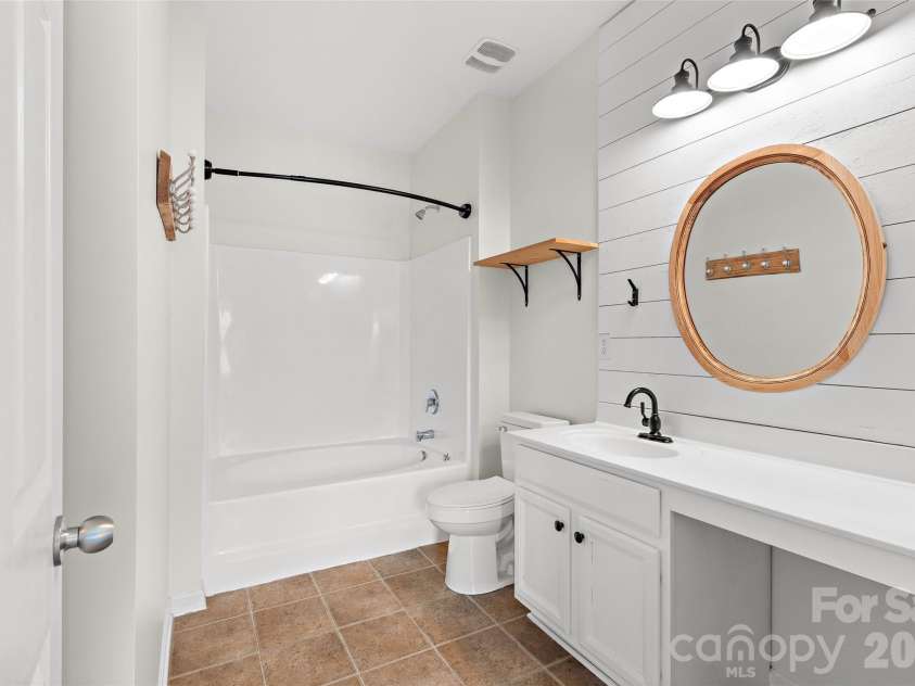 7600 Turley Ridge Lane, Charlotte, NC 28273.  MLS# CAR4413385, YatesRealty ID 46876. Decorative updated secondary bathroom.