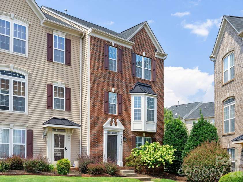 7600 Turley Ridge Lane, Charlotte, NC 28273.  MLS# CAR4413385, YatesRealty ID 46876. Red brick end unit!