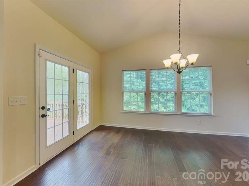 8133 Early Bird Way, Mint Hill, NC 28227.  MLS# CAR4418179, YatesRealty ID 46877. Breakfast area