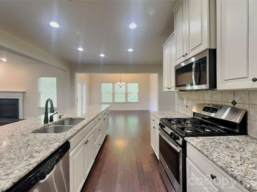 8133 Early Bird Way, Mint Hill, NC 28227.  MLS# CAR4418179, YatesRealty ID 46877. Kitchen