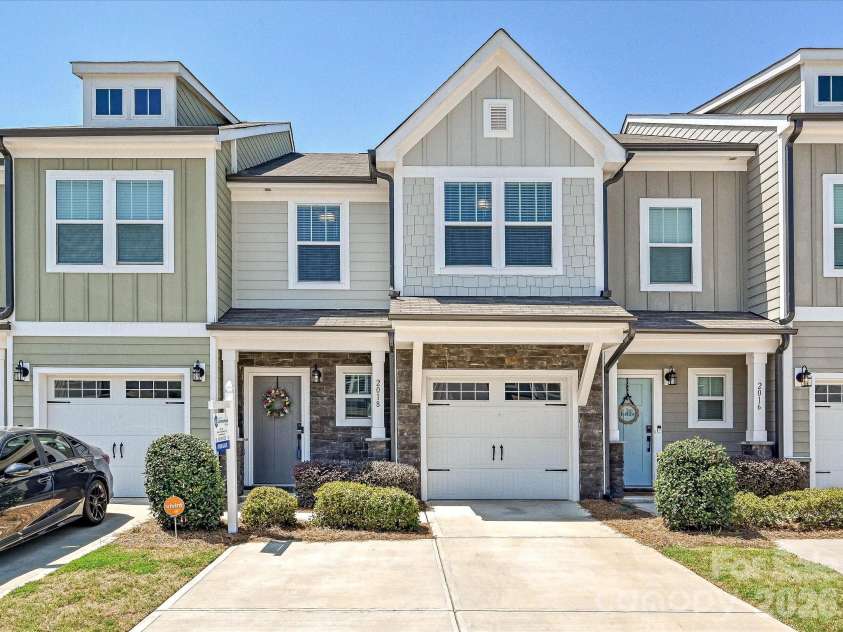 2018 Crooked Oak Lane, York, SC 29745.  MLS# CAR4408869, YatesRealty ID 46878. 