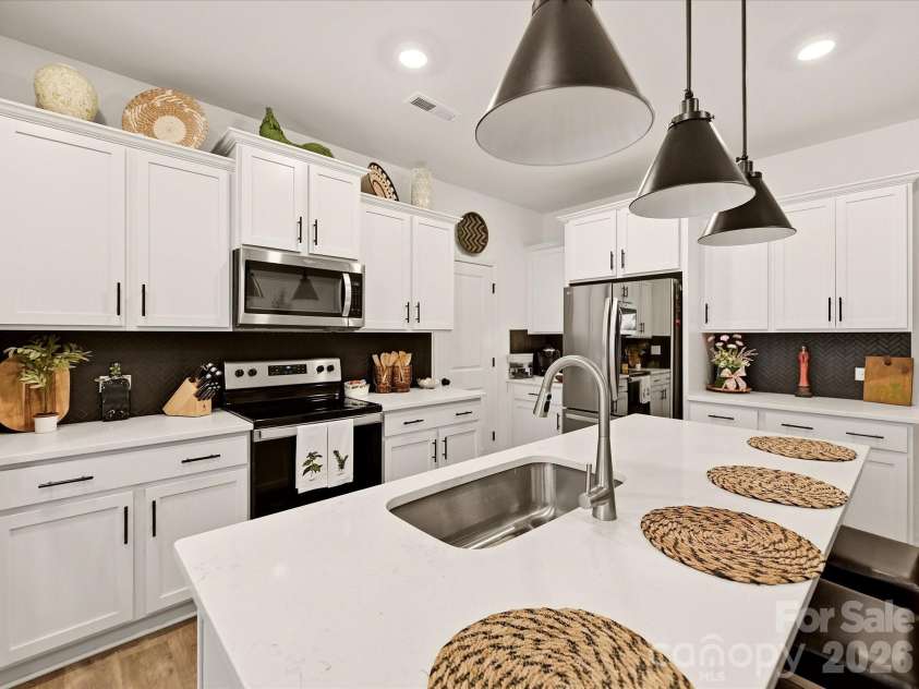 2018 Crooked Oak Lane, York, SC 29745.  MLS# CAR4408869, YatesRealty ID 46878. 