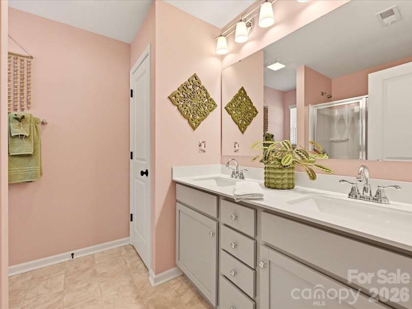 2018 Crooked Oak Lane, York, SC 29745.  MLS# CAR4408869, YatesRealty ID 46878. 