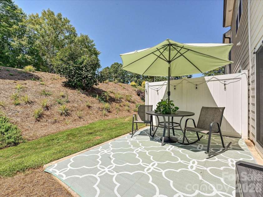 2018 Crooked Oak Lane, York, SC 29745.  MLS# CAR4408869, YatesRealty ID 46878. 