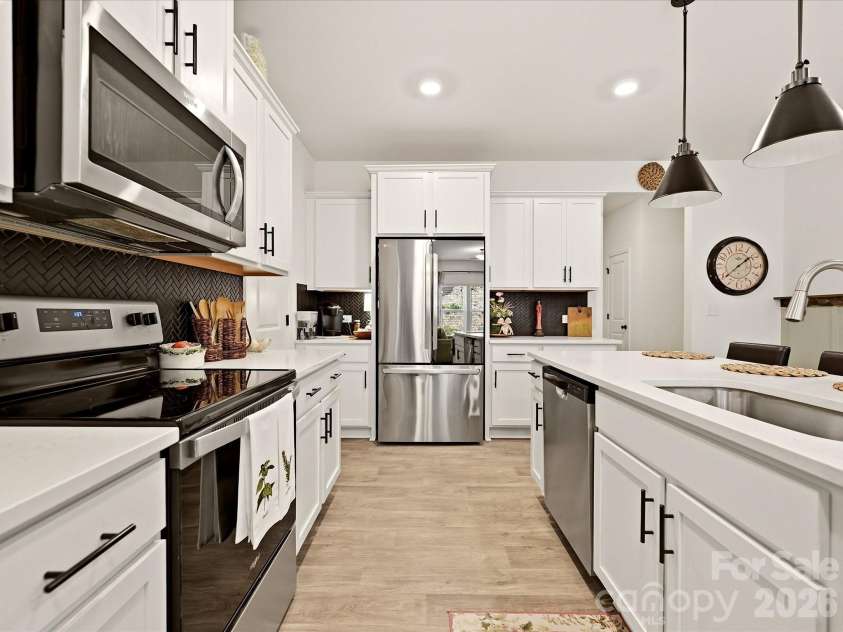 2018 Crooked Oak Lane, York, SC 29745.  MLS# CAR4408869, YatesRealty ID 46878. Open Concept Kitchen