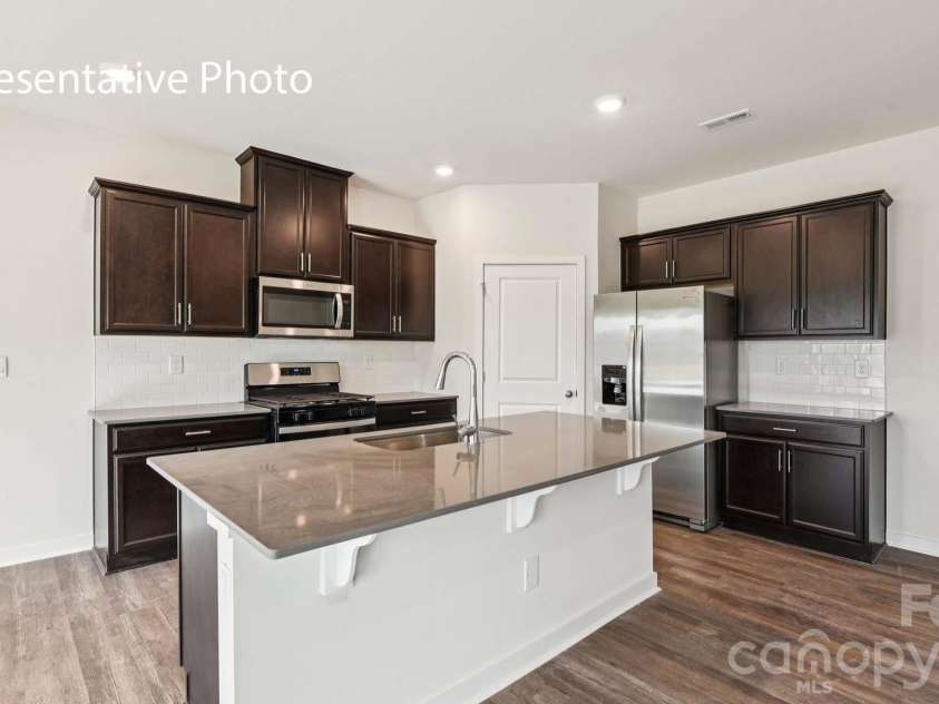 5616 Pamplona Way, Charlotte, NC 28214.  MLS# CAR4351315, YatesRealty ID 46879. 