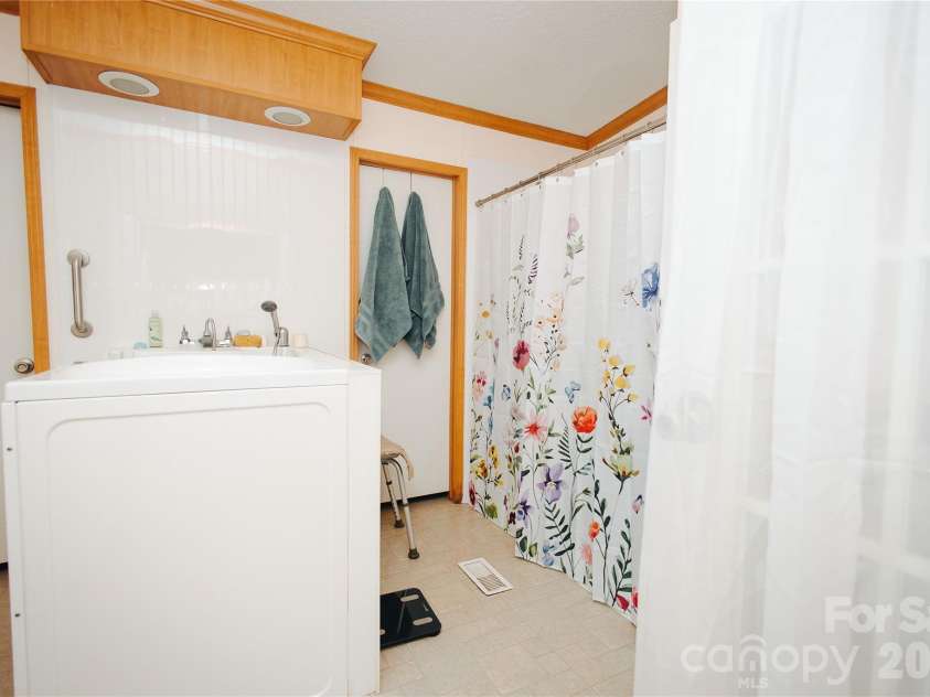 65 Skyview Ridge Drive, Marion, NC 28752.  MLS# CAR4353445, YatesRealty ID 4688. 