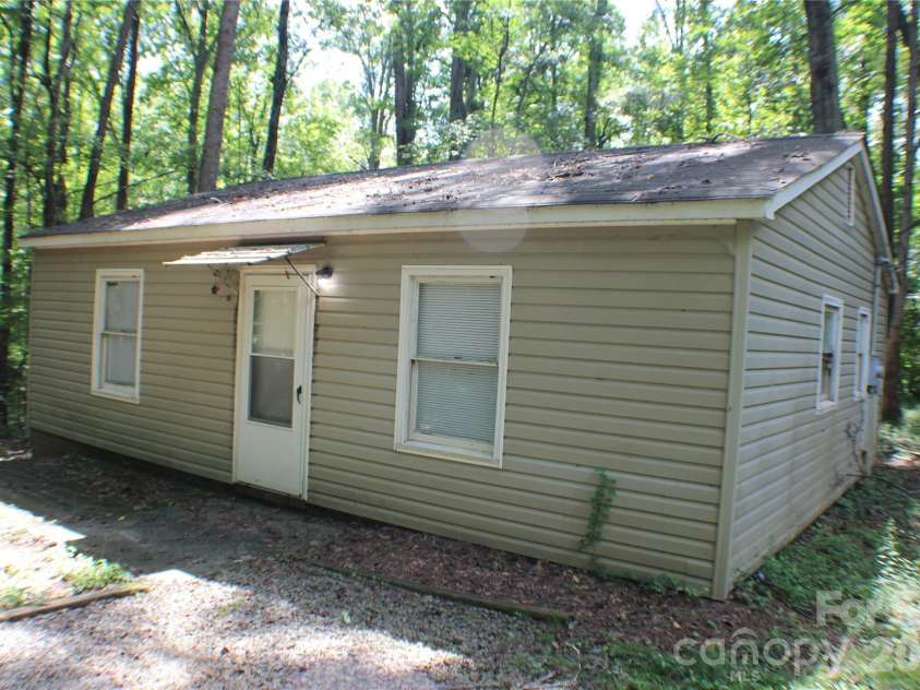 6804 Glover Lane, Stanley, NC 28164.  MLS# CAR4417490, YatesRealty ID 46881. 