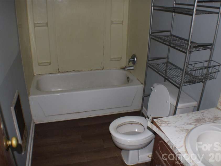 6804 Glover Lane, Stanley, NC 28164.  MLS# CAR4417490, YatesRealty ID 46881. 
