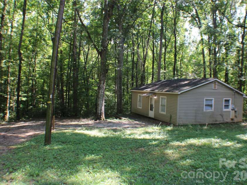 6804 Glover Lane, Stanley, NC 28164.  MLS# CAR4417490, YatesRealty ID 46881. 