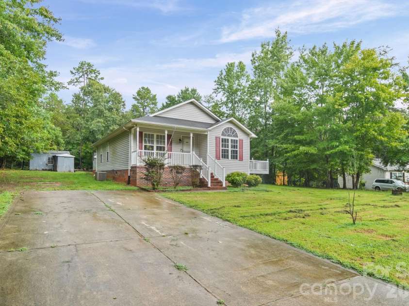 147 Island Terrace Road, Statesville, NC 28677.  MLS# CAR4416211, YatesRealty ID 46882. 
