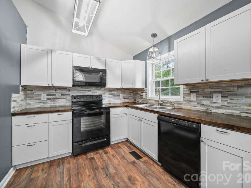 147 Island Terrace Road, Statesville, NC 28677.  MLS# CAR4416211, YatesRealty ID 46882. 