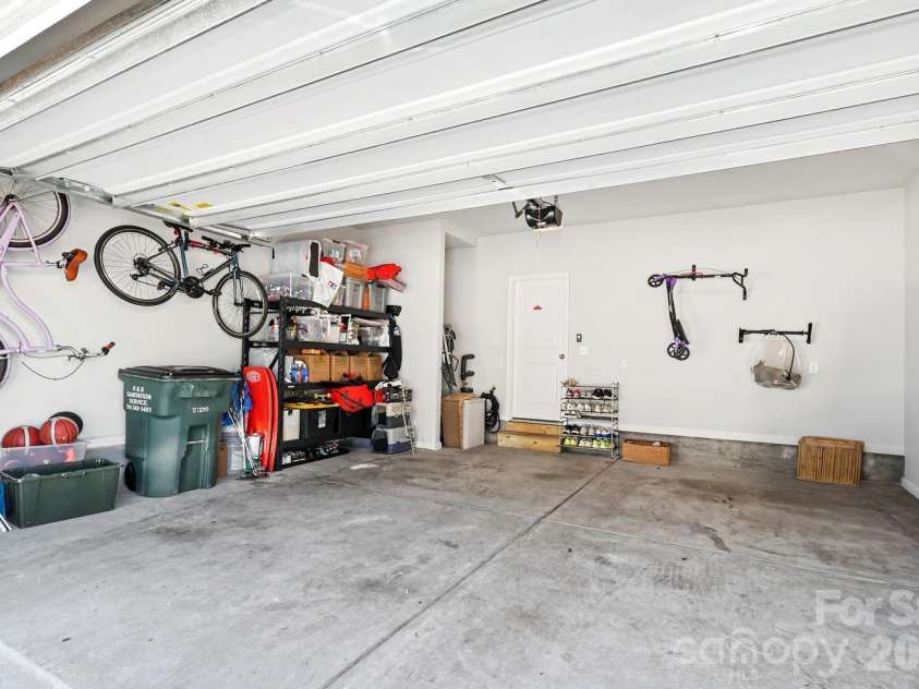 816 Redd Alley, Charlotte, NC 28217.  MLS# CAR4415143, YatesRealty ID 46885. Large bay garage
