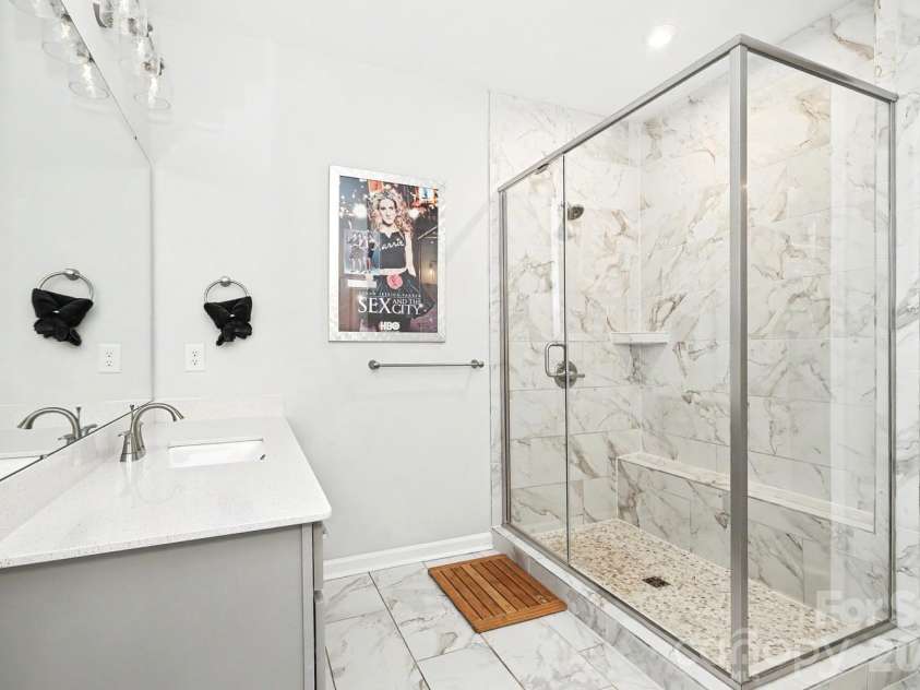 816 Redd Alley, Charlotte, NC 28217.  MLS# CAR4415143, YatesRealty ID 46885. Master bathroom