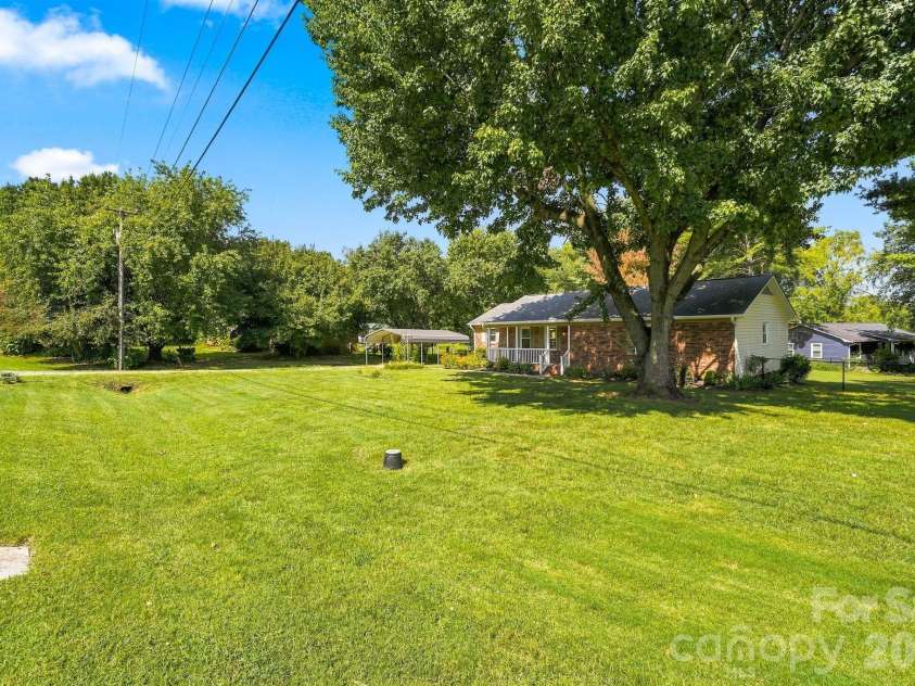3004 Winston Drive, Concord, NC 28027.  MLS# CAR4412500, YatesRealty ID 46886. 