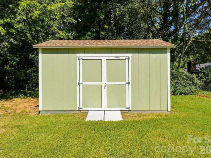 3004 Winston Drive, Concord, NC 28027.  MLS# CAR4412500, YatesRealty ID 46886. 