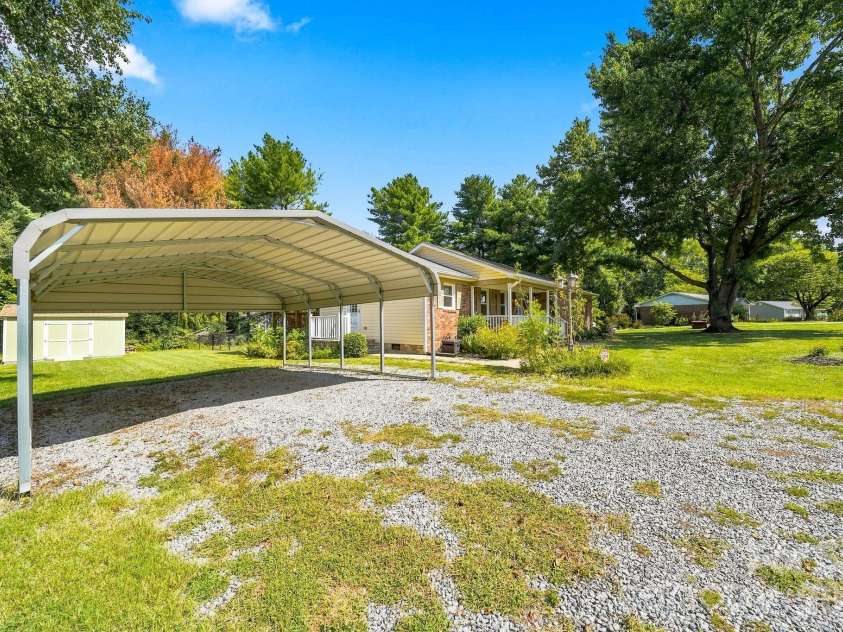 3004 Winston Drive, Concord, NC 28027.  MLS# CAR4412500, YatesRealty ID 46886. 