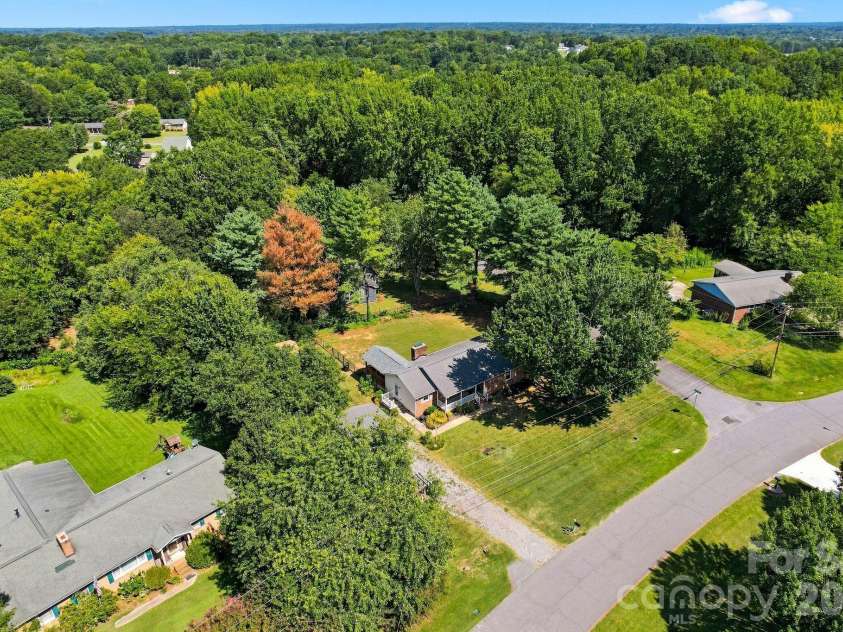 3004 Winston Drive, Concord, NC 28027.  MLS# CAR4412500, YatesRealty ID 46886. 
