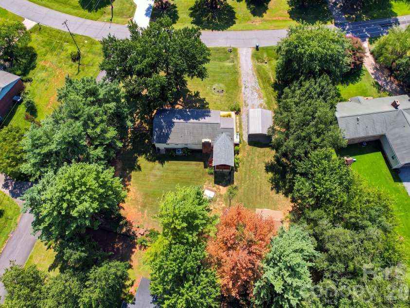 3004 Winston Drive, Concord, NC 28027.  MLS# CAR4412500, YatesRealty ID 46886. 