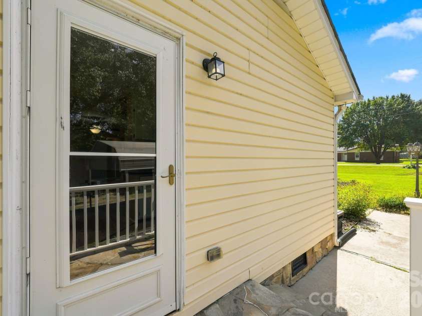 3004 Winston Drive, Concord, NC 28027.  MLS# CAR4412500, YatesRealty ID 46886. 