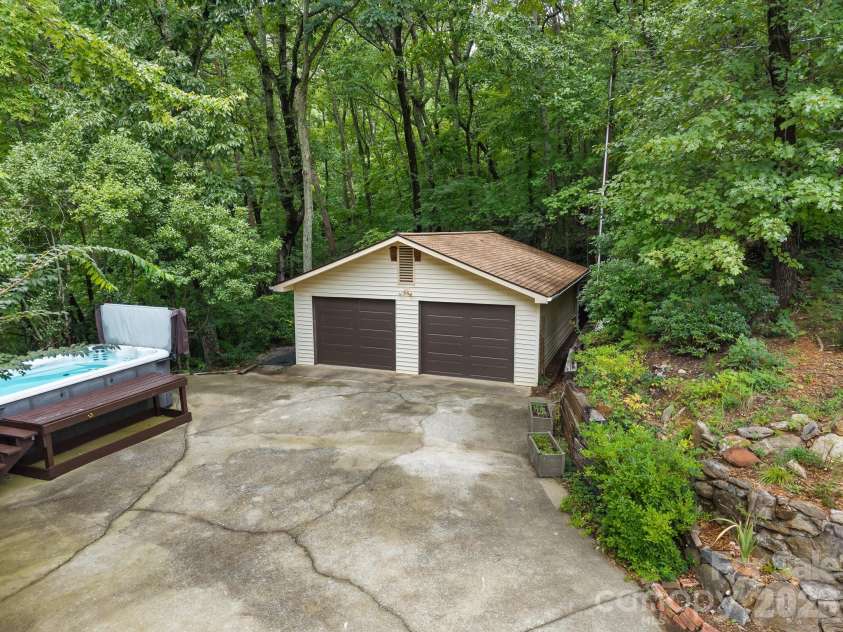 12 E Park Drive, Tryon, NC 28782.  MLS# CAR4415463, YatesRealty ID 46887. 