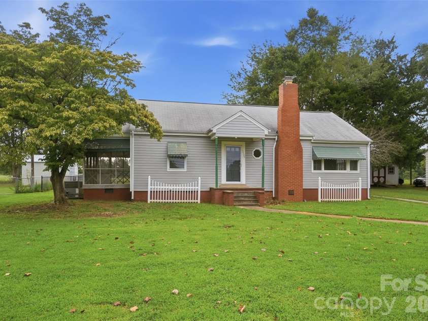 2304 Mclean Street, Gastonia, NC 28054.  MLS# CAR4416725, YatesRealty ID 46889. 