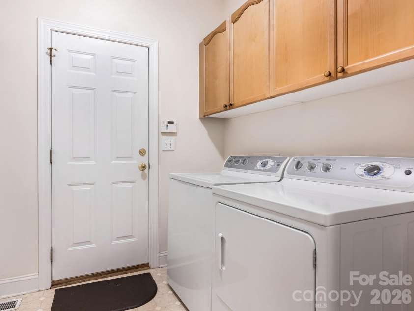 3228 Twelve Oaks Place, Charlotte, NC 28270.  MLS# CAR4337681, YatesRealty ID 4689. 