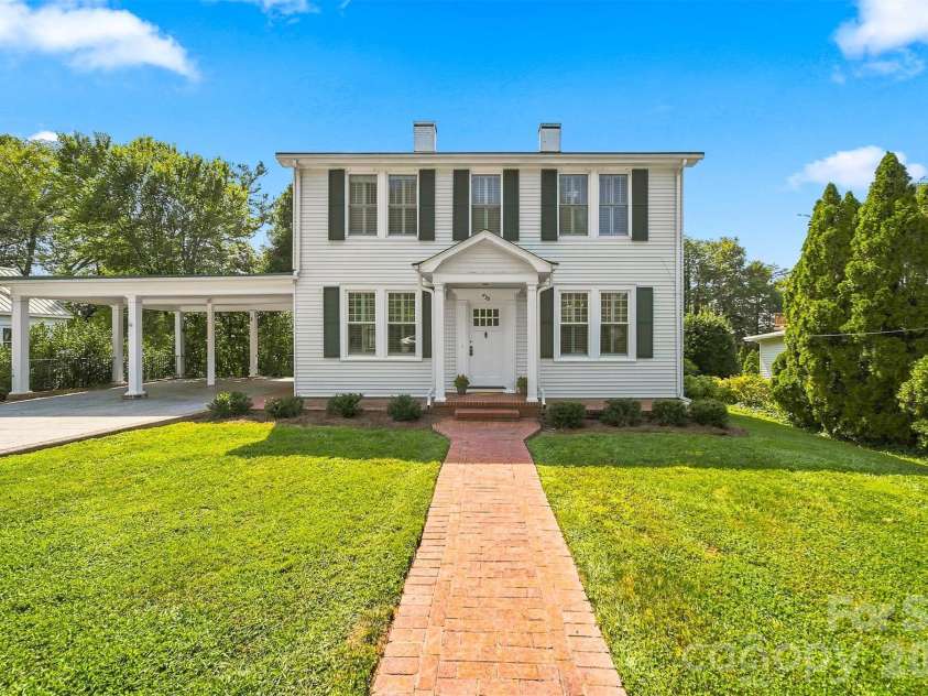 433 Cedar Street, Lincolnton, NC 28092.  MLS# CAR4417583, YatesRealty ID 46890. 