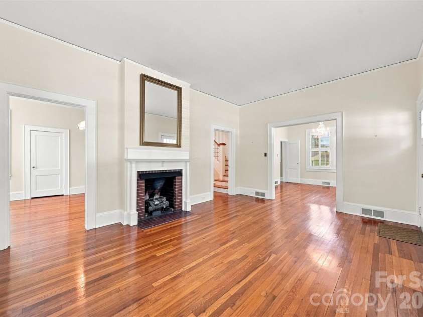 433 Cedar Street, Lincolnton, NC 28092.  MLS# CAR4417583, YatesRealty ID 46890. 