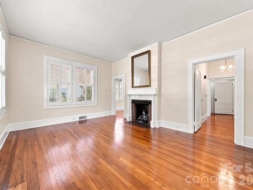 433 Cedar Street, Lincolnton, NC 28092.  MLS# CAR4417583, YatesRealty ID 46890. 