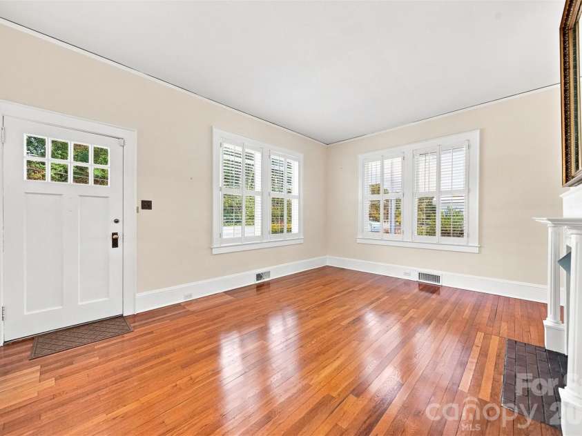 433 Cedar Street, Lincolnton, NC 28092.  MLS# CAR4417583, YatesRealty ID 46890. 
