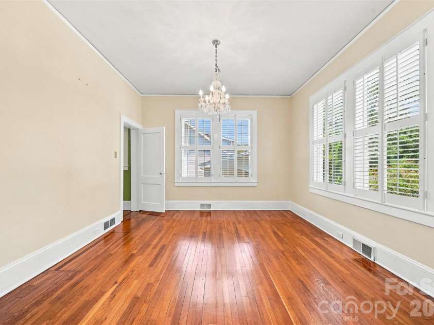 433 Cedar Street, Lincolnton, NC 28092.  MLS# CAR4417583, YatesRealty ID 46890. 