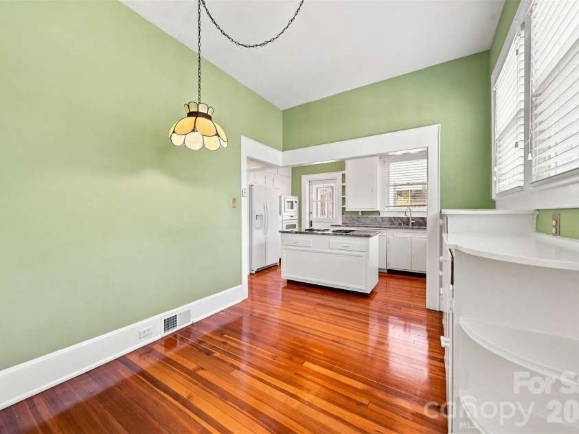 433 Cedar Street, Lincolnton, NC 28092.  MLS# CAR4417583, YatesRealty ID 46890. 