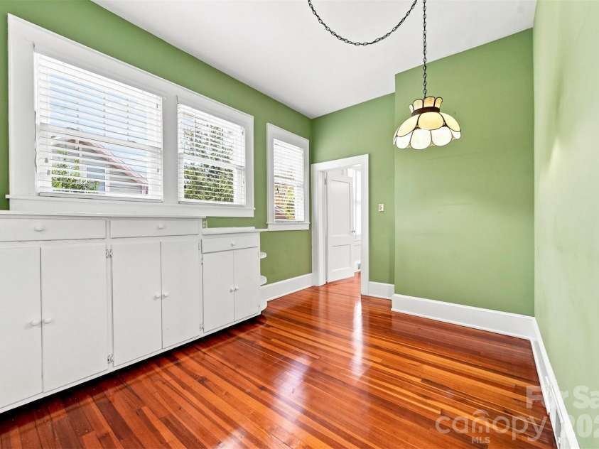 433 Cedar Street, Lincolnton, NC 28092.  MLS# CAR4417583, YatesRealty ID 46890. 