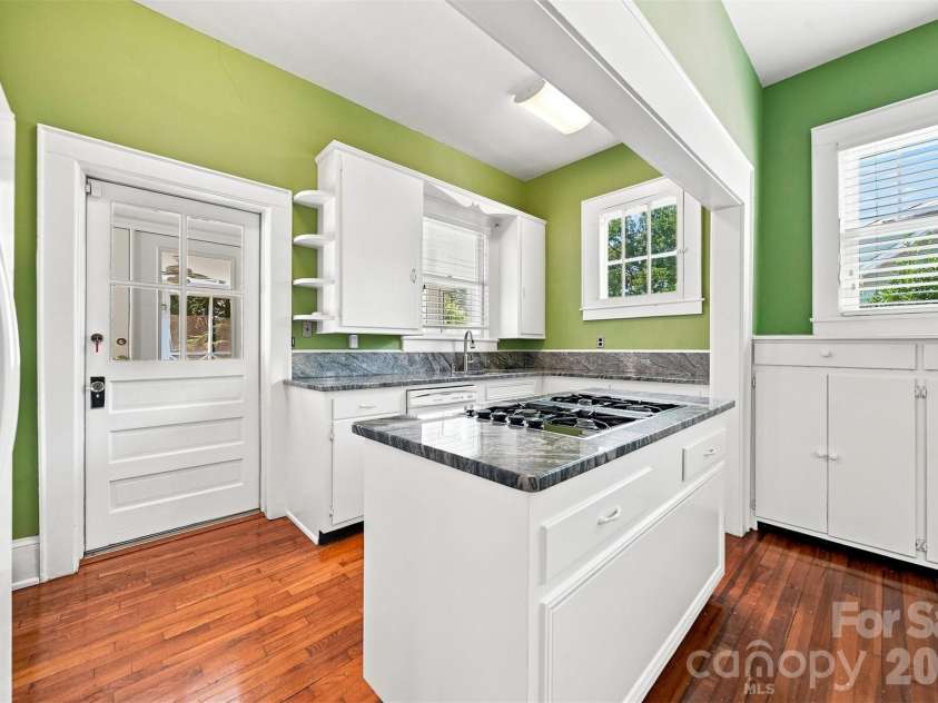 433 Cedar Street, Lincolnton, NC 28092.  MLS# CAR4417583, YatesRealty ID 46890. 