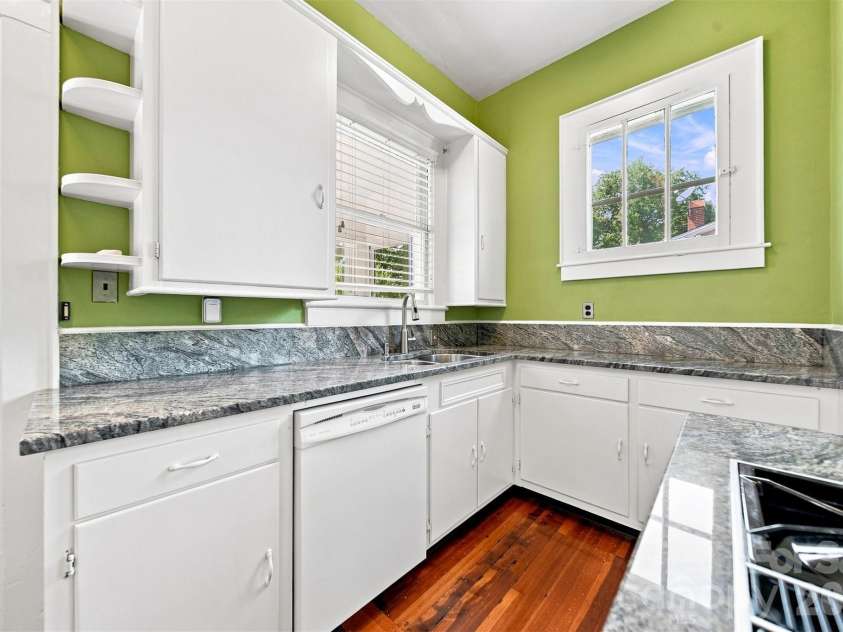 433 Cedar Street, Lincolnton, NC 28092.  MLS# CAR4417583, YatesRealty ID 46890. 