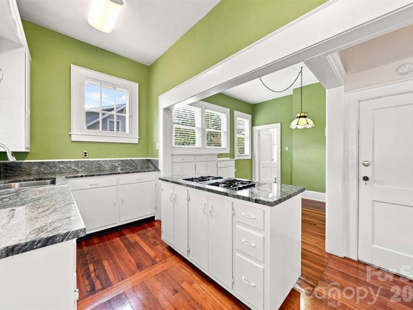 433 Cedar Street, Lincolnton, NC 28092.  MLS# CAR4417583, YatesRealty ID 46890. 