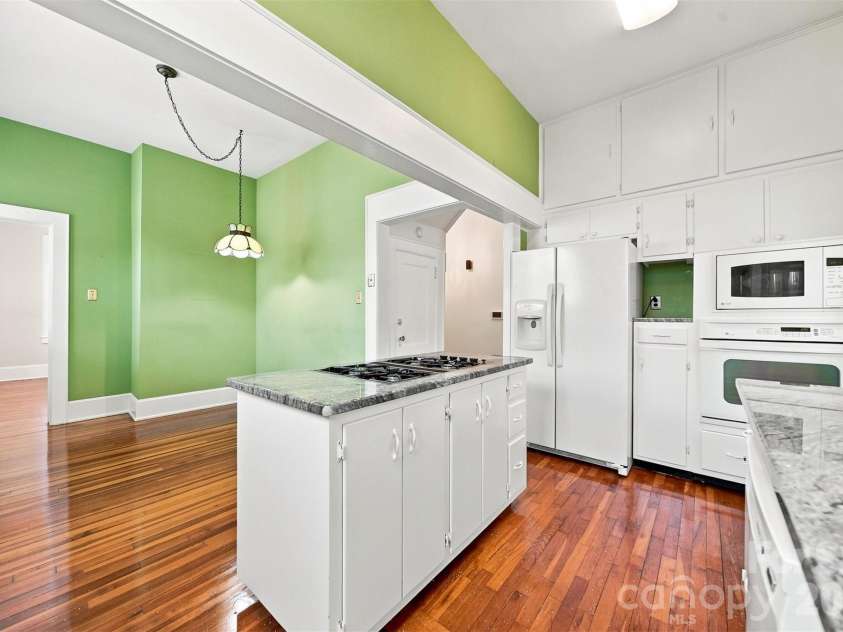 433 Cedar Street, Lincolnton, NC 28092.  MLS# CAR4417583, YatesRealty ID 46890. 
