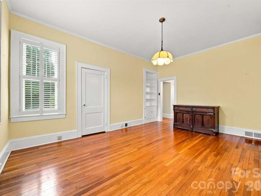 433 Cedar Street, Lincolnton, NC 28092.  MLS# CAR4417583, YatesRealty ID 46890. 