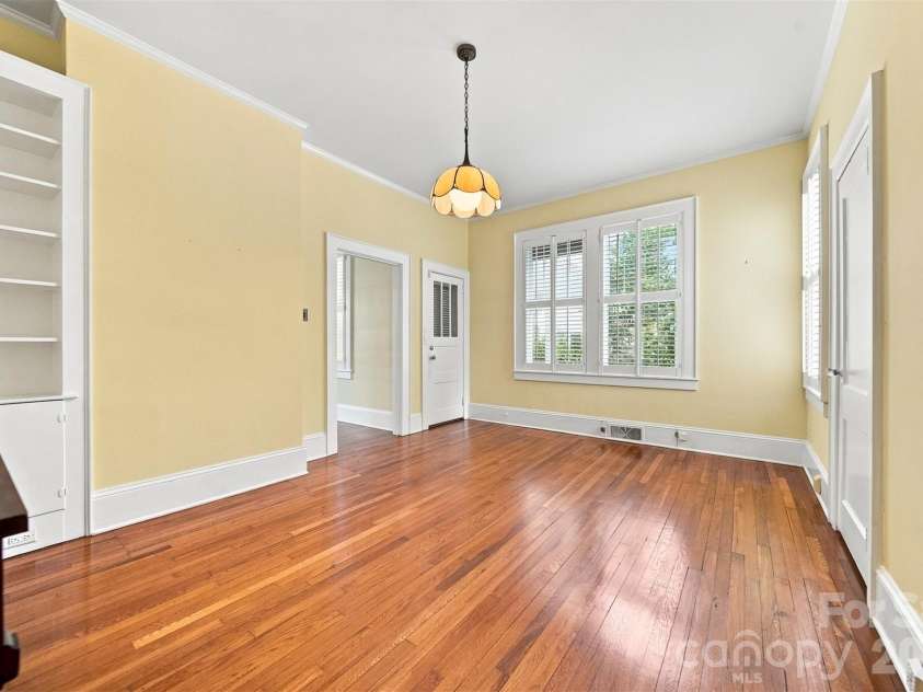 433 Cedar Street, Lincolnton, NC 28092.  MLS# CAR4417583, YatesRealty ID 46890. 