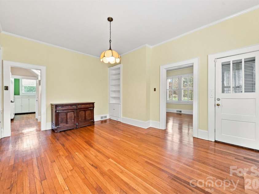 433 Cedar Street, Lincolnton, NC 28092.  MLS# CAR4417583, YatesRealty ID 46890. 