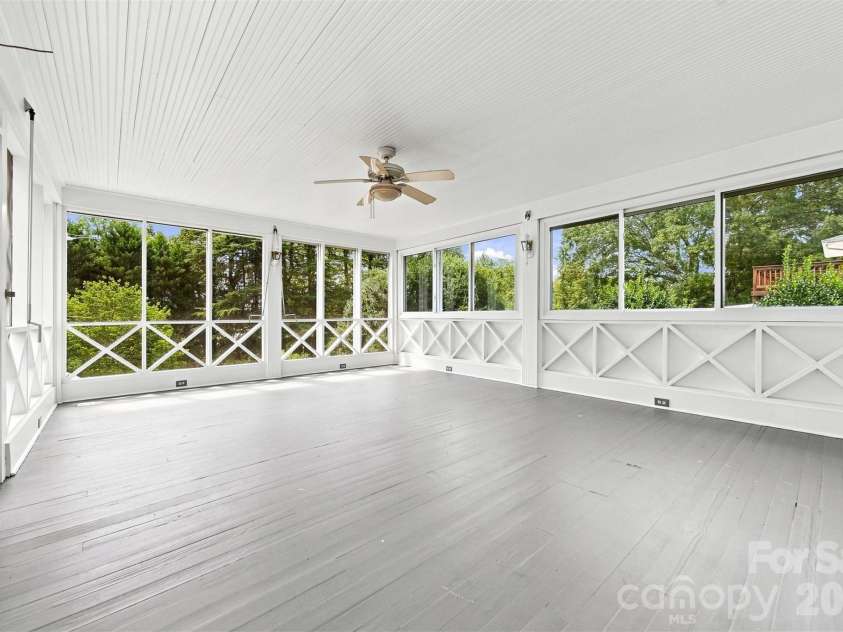 433 Cedar Street, Lincolnton, NC 28092.  MLS# CAR4417583, YatesRealty ID 46890. 