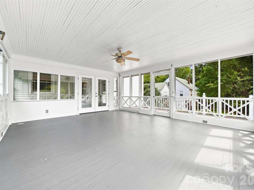 433 Cedar Street, Lincolnton, NC 28092.  MLS# CAR4417583, YatesRealty ID 46890. 