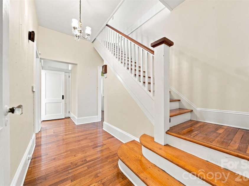 433 Cedar Street, Lincolnton, NC 28092.  MLS# CAR4417583, YatesRealty ID 46890. 