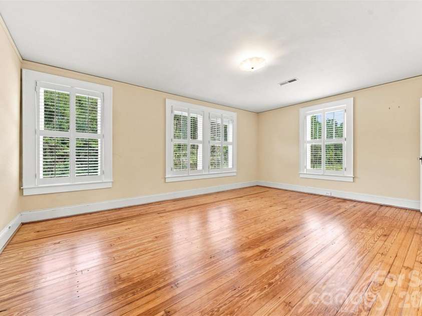 433 Cedar Street, Lincolnton, NC 28092.  MLS# CAR4417583, YatesRealty ID 46890. 