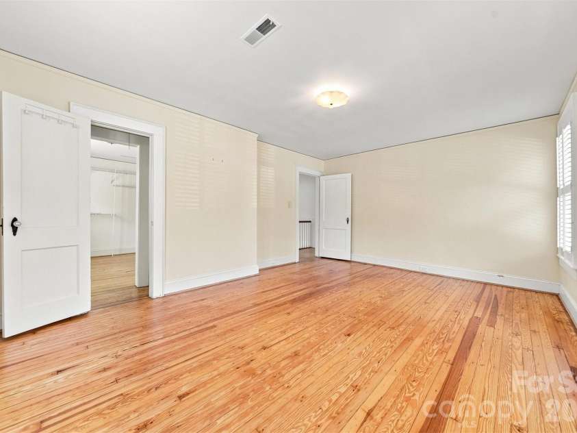 433 Cedar Street, Lincolnton, NC 28092.  MLS# CAR4417583, YatesRealty ID 46890. 