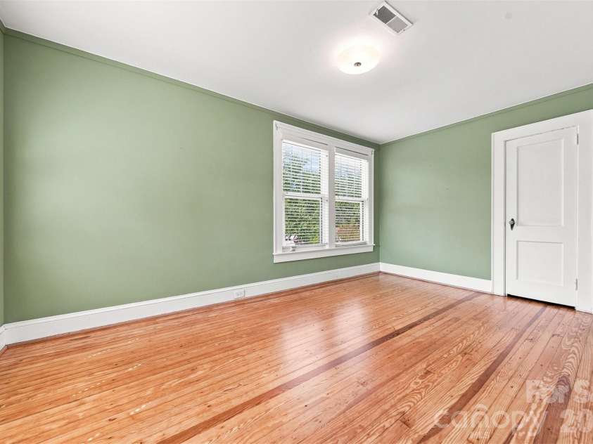 433 Cedar Street, Lincolnton, NC 28092.  MLS# CAR4417583, YatesRealty ID 46890. 