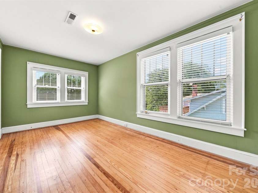 433 Cedar Street, Lincolnton, NC 28092.  MLS# CAR4417583, YatesRealty ID 46890. 