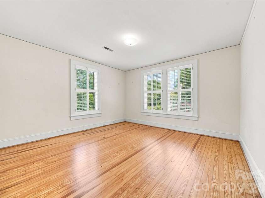 433 Cedar Street, Lincolnton, NC 28092.  MLS# CAR4417583, YatesRealty ID 46890. 