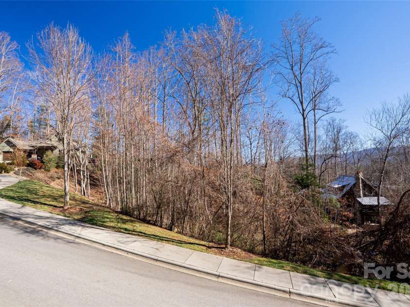 15 La Grange Drive, Asheville, NC 28805.  MLS# CAR4415540, YatesRealty ID 46891. Easily buildable topography